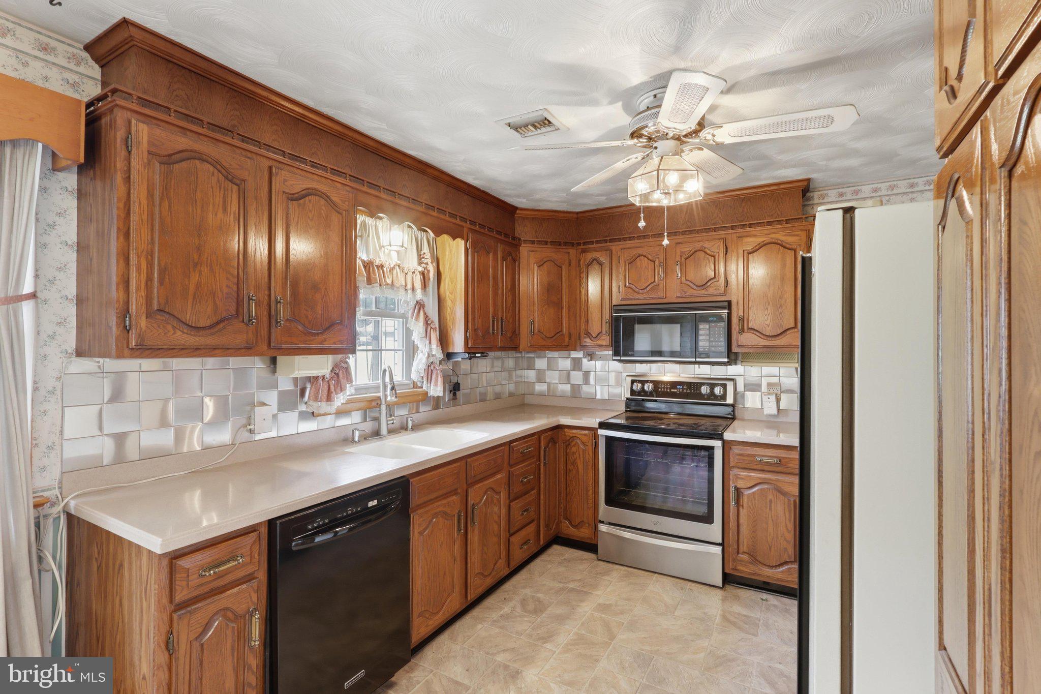 5893 AMBAU ROAD