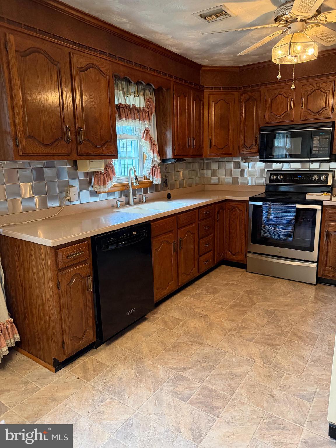 5893 AMBAU ROAD
