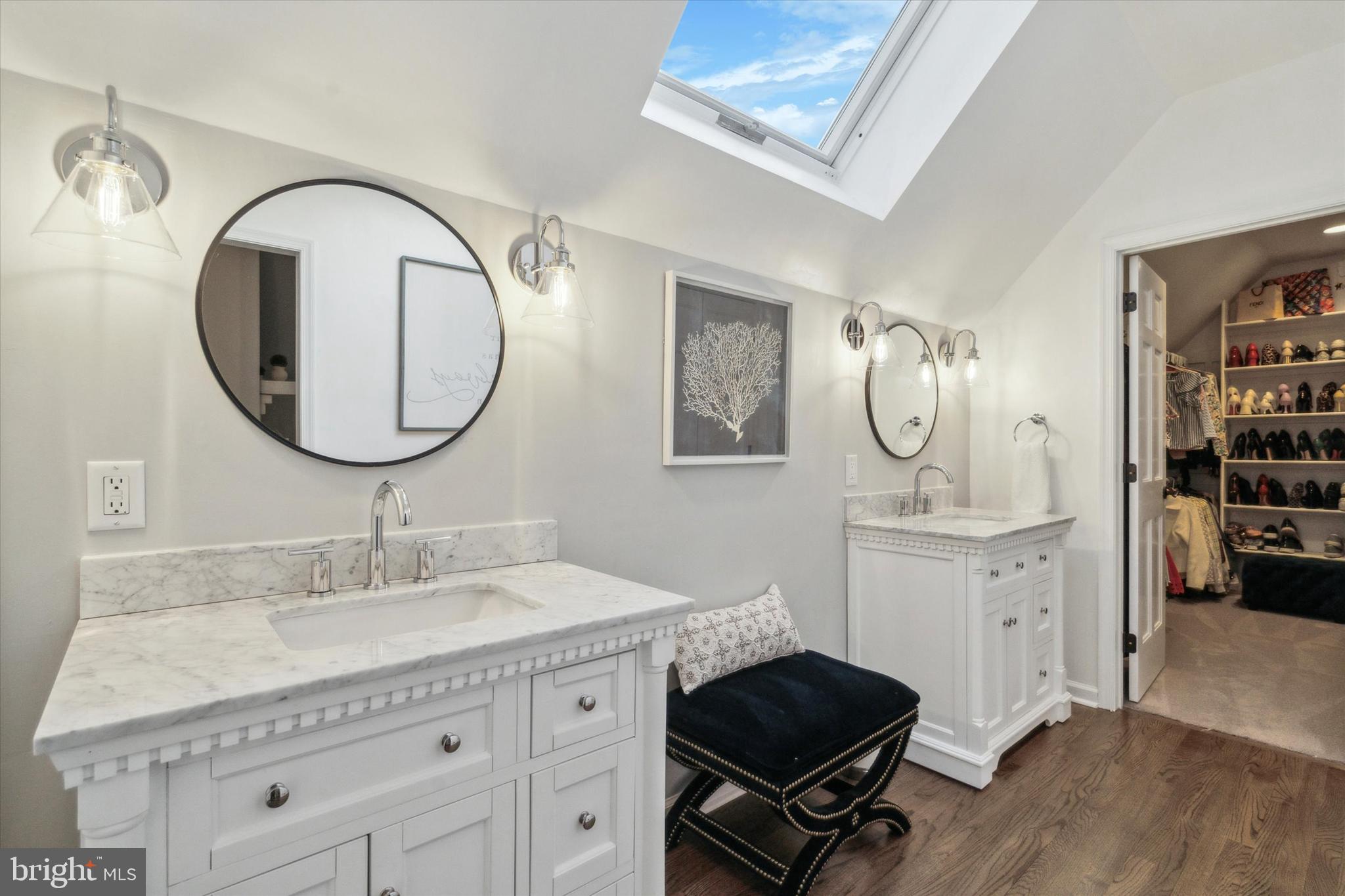 OKEHOCKING HILLS - Residential