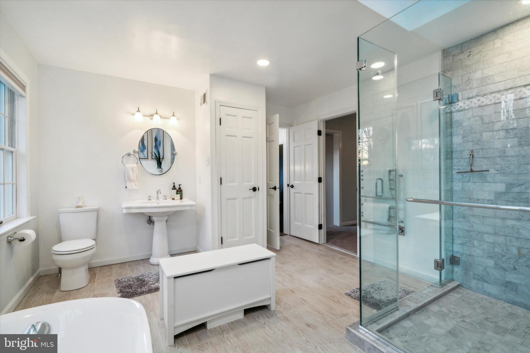 OKEHOCKING HILLS - Residential