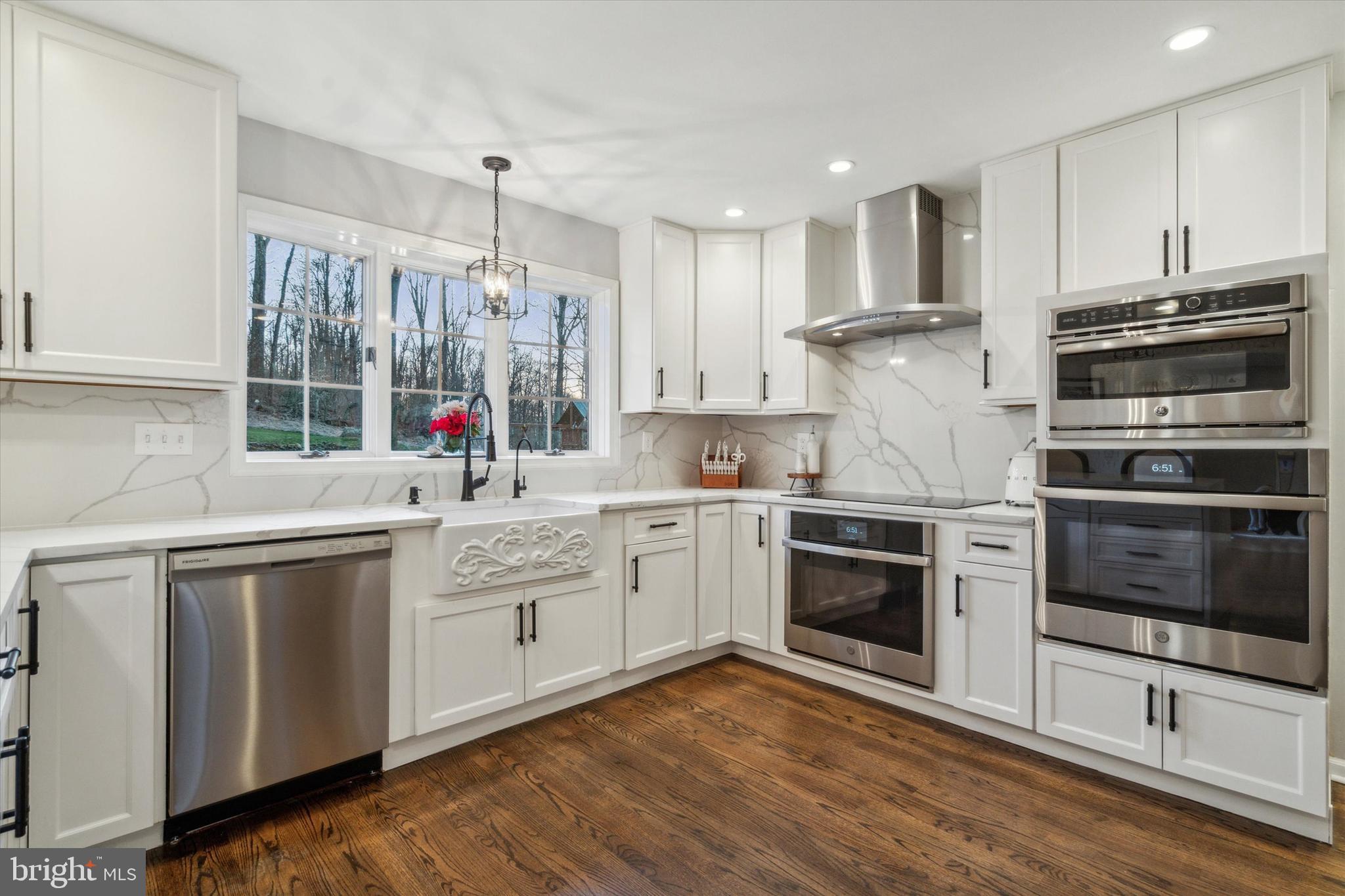 OKEHOCKING HILLS - Residential