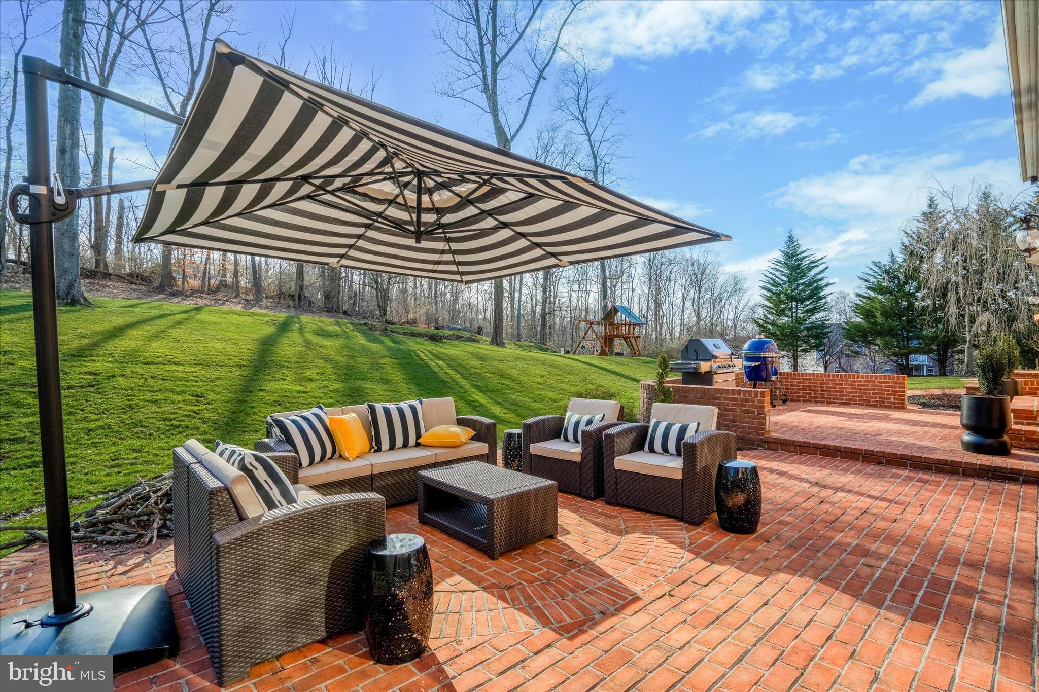 OKEHOCKING HILLS - Residential