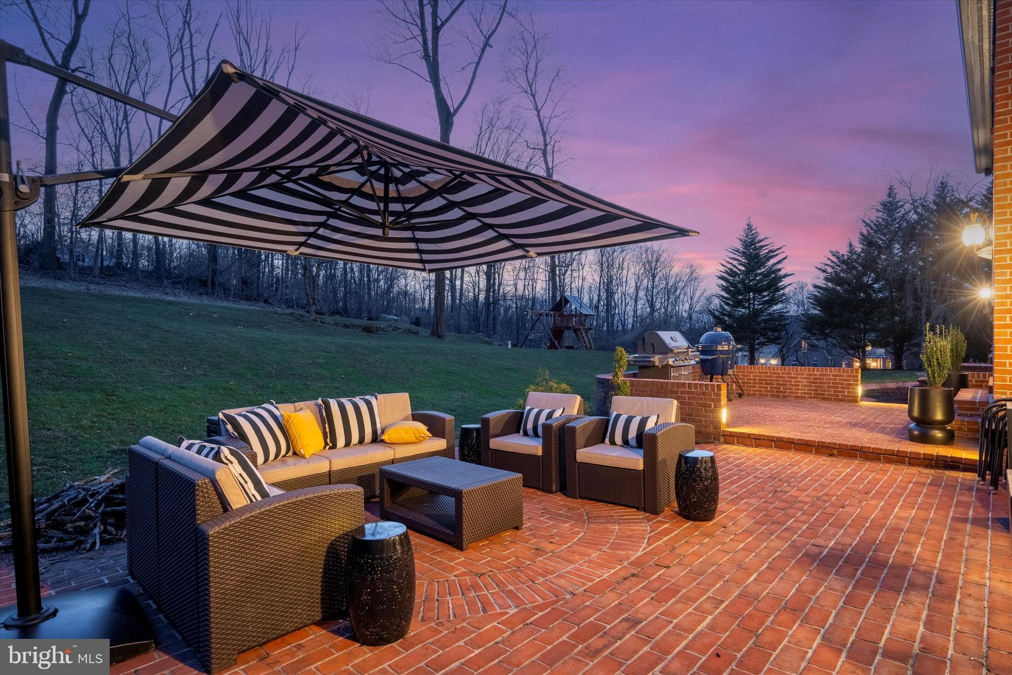 OKEHOCKING HILLS - Residential