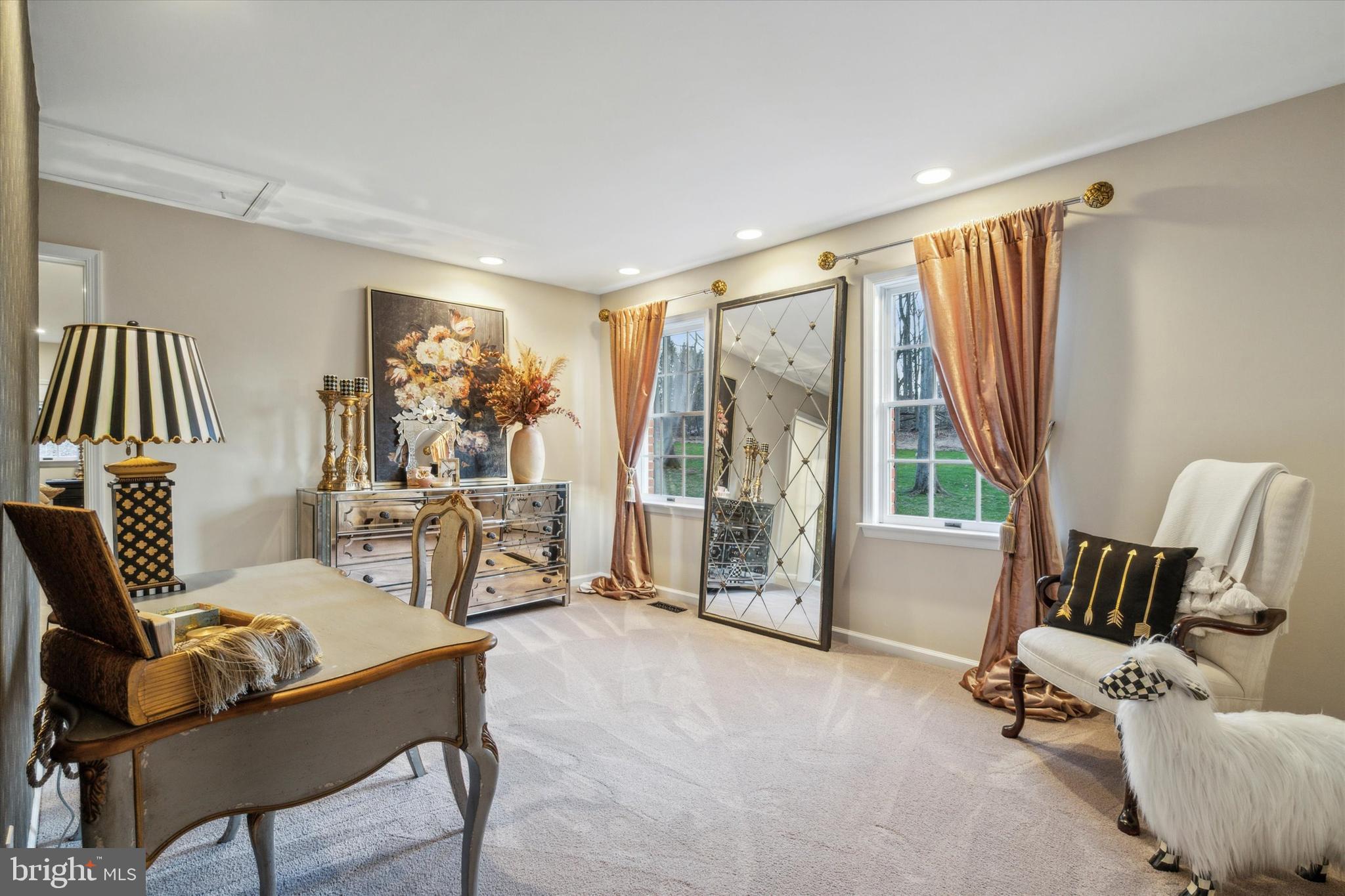 OKEHOCKING HILLS - Residential