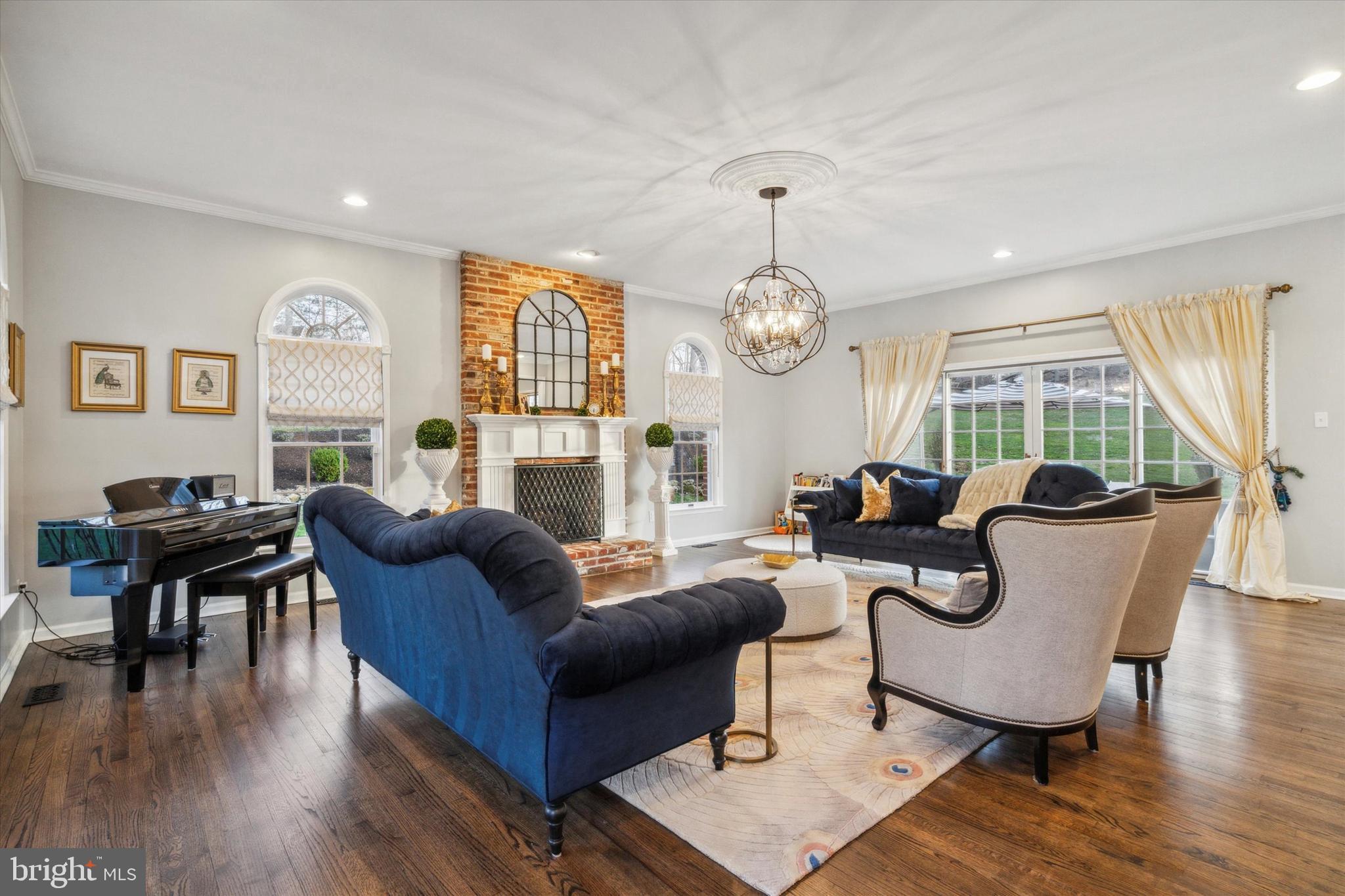 OKEHOCKING HILLS - Residential