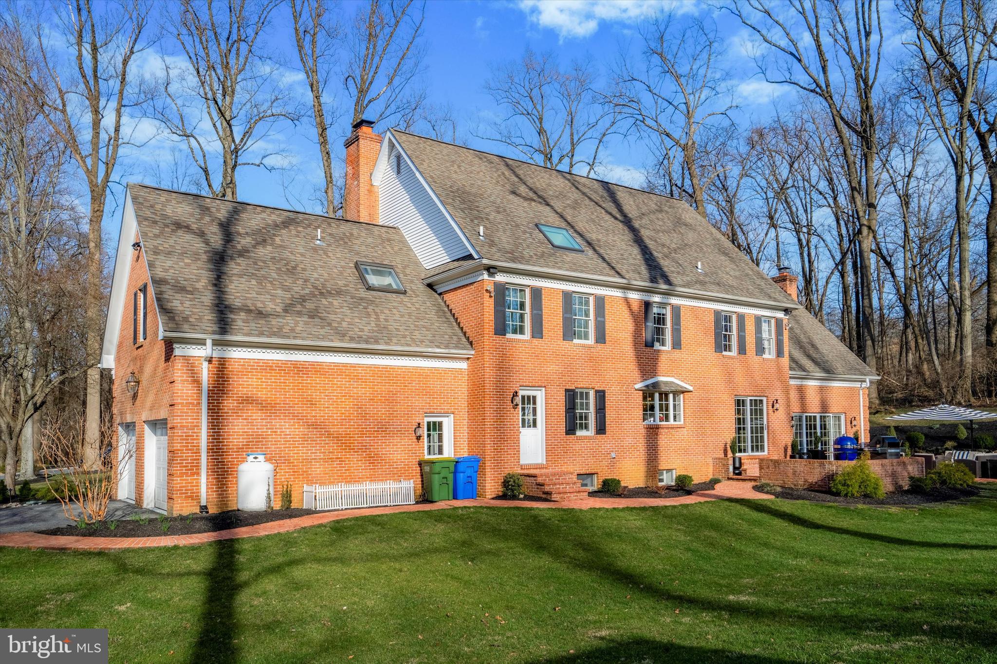 OKEHOCKING HILLS - Residential