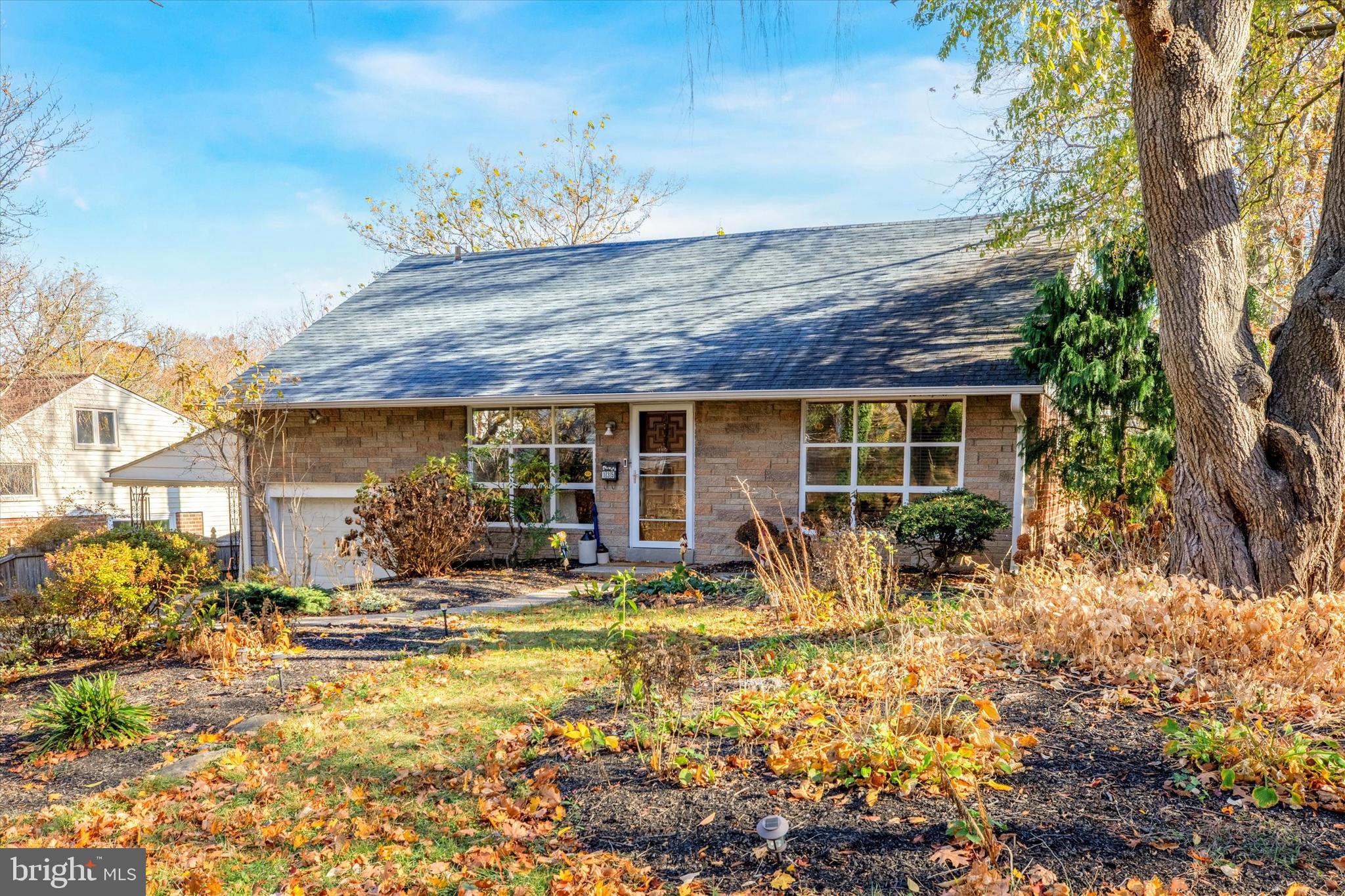 This Cornell Road split level home based in the College Park neighborhood of Bala Cynwyd, comes with 4 beds, 2.5bathrooms, an in-ground pool and fenced in backyard. Walk into the home and you are greeted by an open floor plan, eat-in kitchen. Head down to the lower level family room with a half bath. Exit the family room to the backyard, pool & patio. Hardwood floors in the living room & dining room. Walk up the stairs you will see 3 Bedrooms and 2 newly completed bathrooms with new carpet & paint in all bedrooms. The 4th bedroom is a few steps up from the 2nd level. There is storage in the attic off of that bedroom. Minutes to downtown Philadelphia, most major highways and Lower Merion schools.