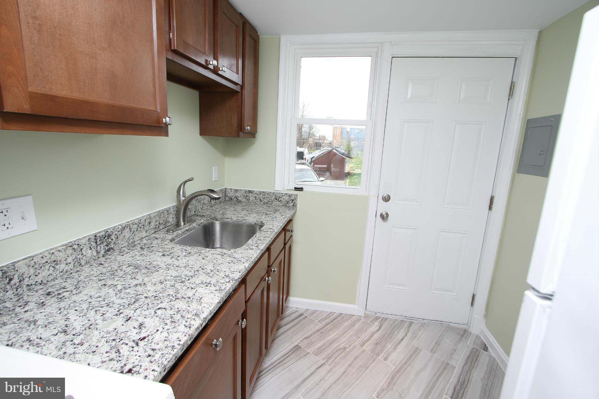 IVERSON MEWS CONDOMINIUM - Residential