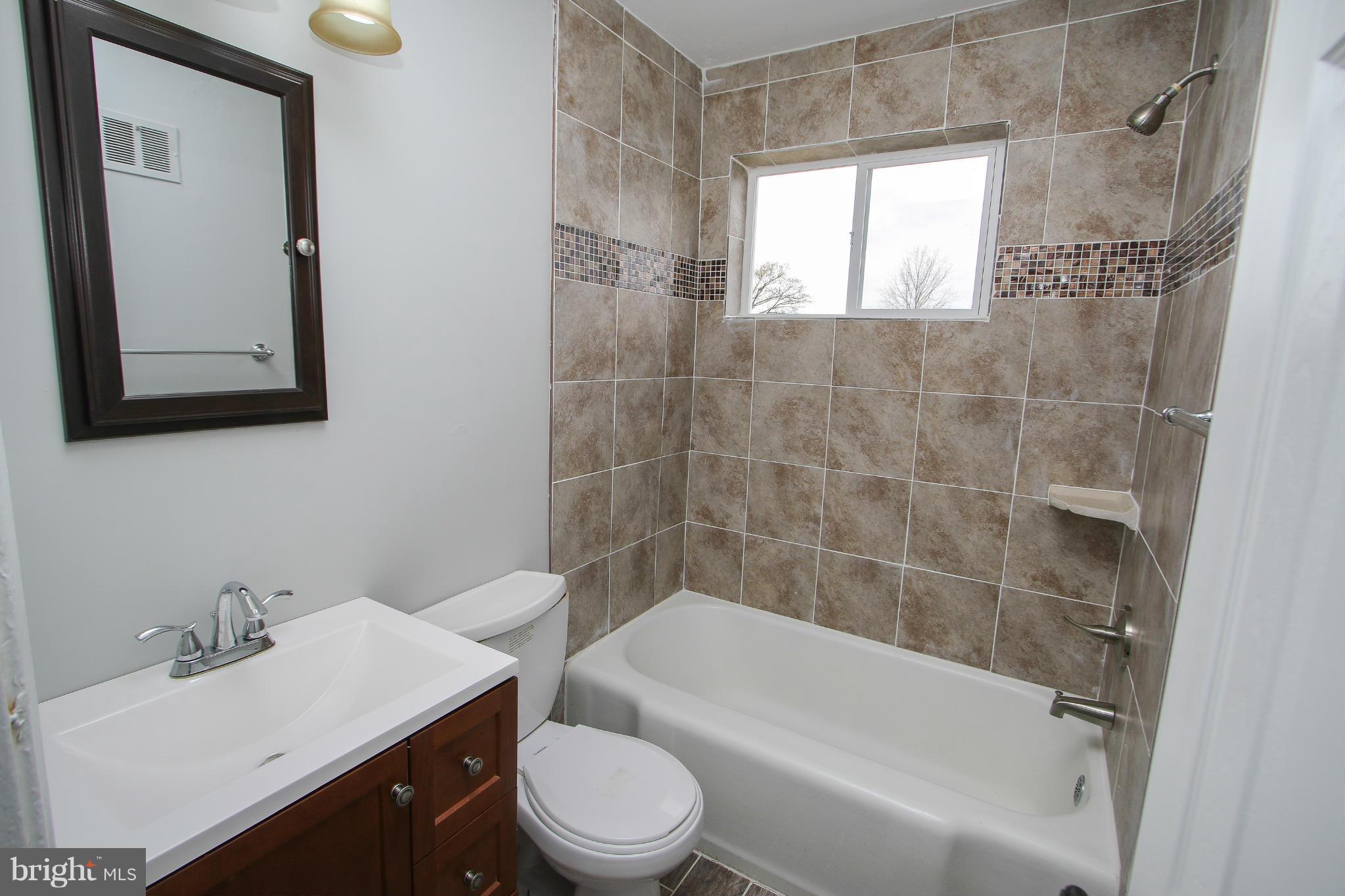 IVERSON MEWS CONDOMINIUM - Residential