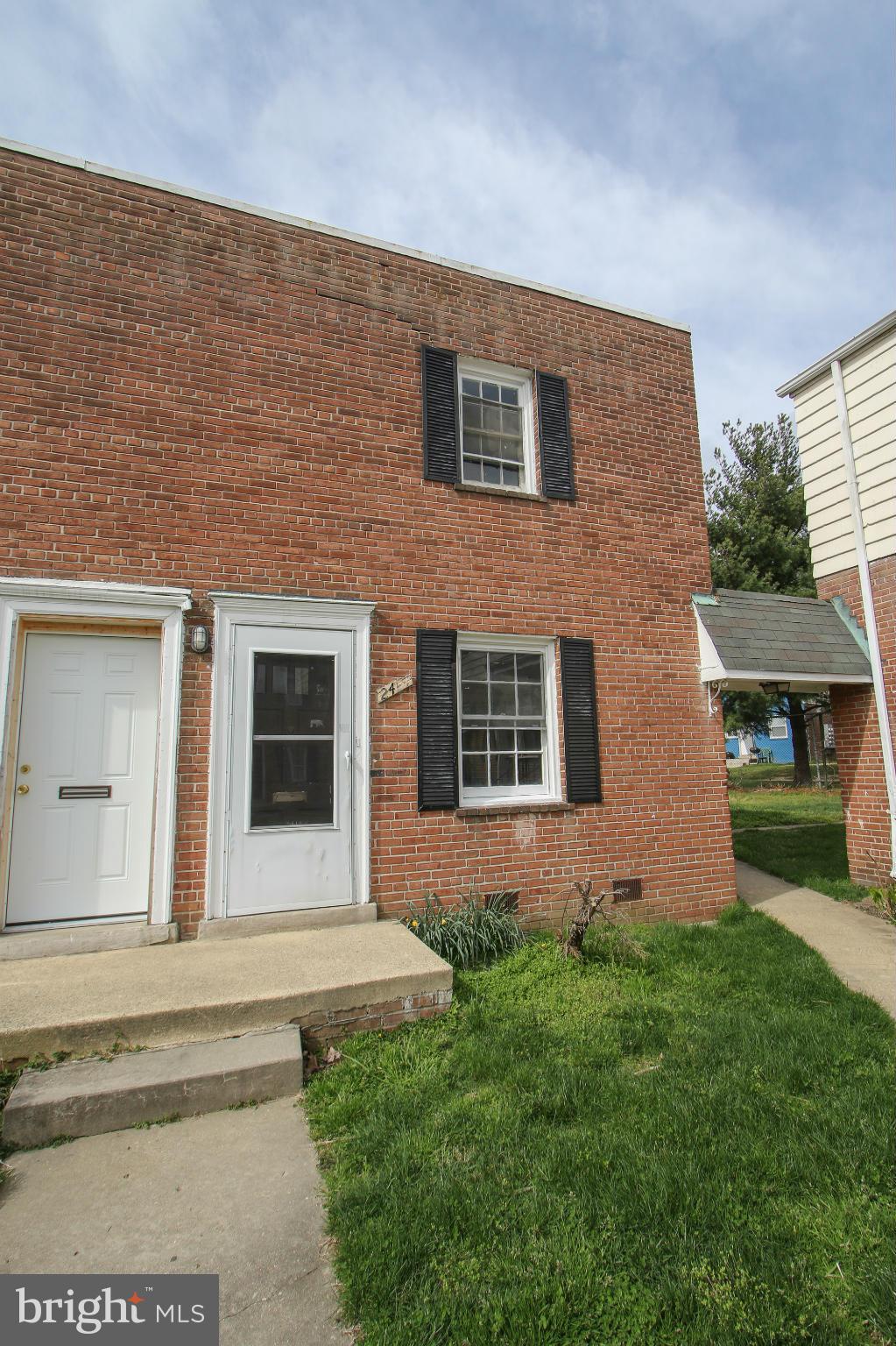 IVERSON MEWS CONDOMINIUM - Residential