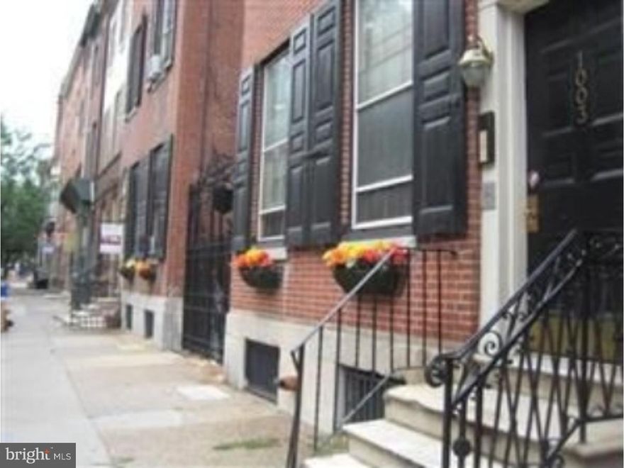 Spacious, bright one bedroom available in July! This apartment features beautiful hardwood floors, high ceiling and good closet space! There is a large living room with built in bookshelves, a decorative fireplace and eat in kitchen. Building has shared courtyard.