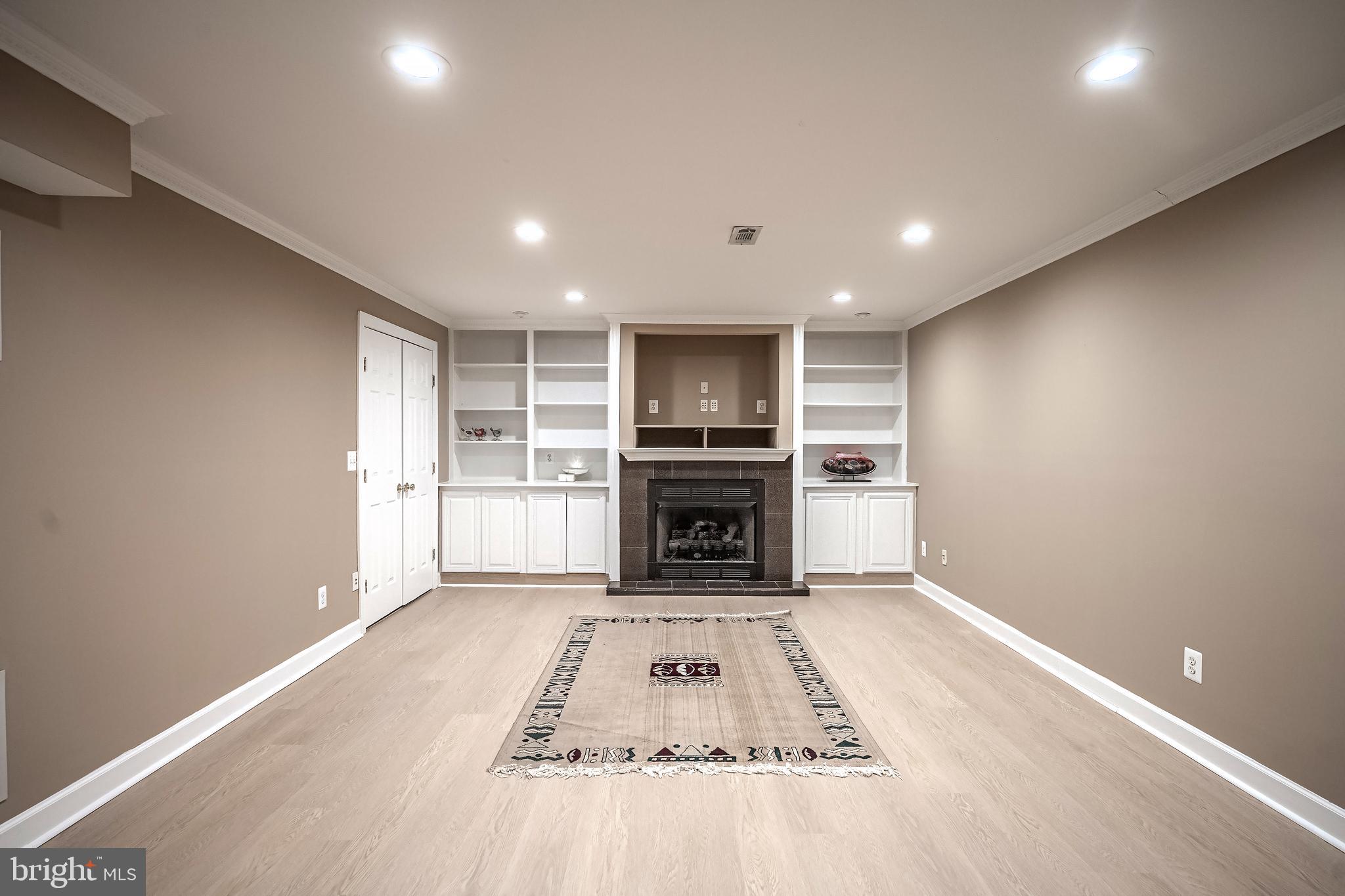 POTOMAC LAKES - Residential