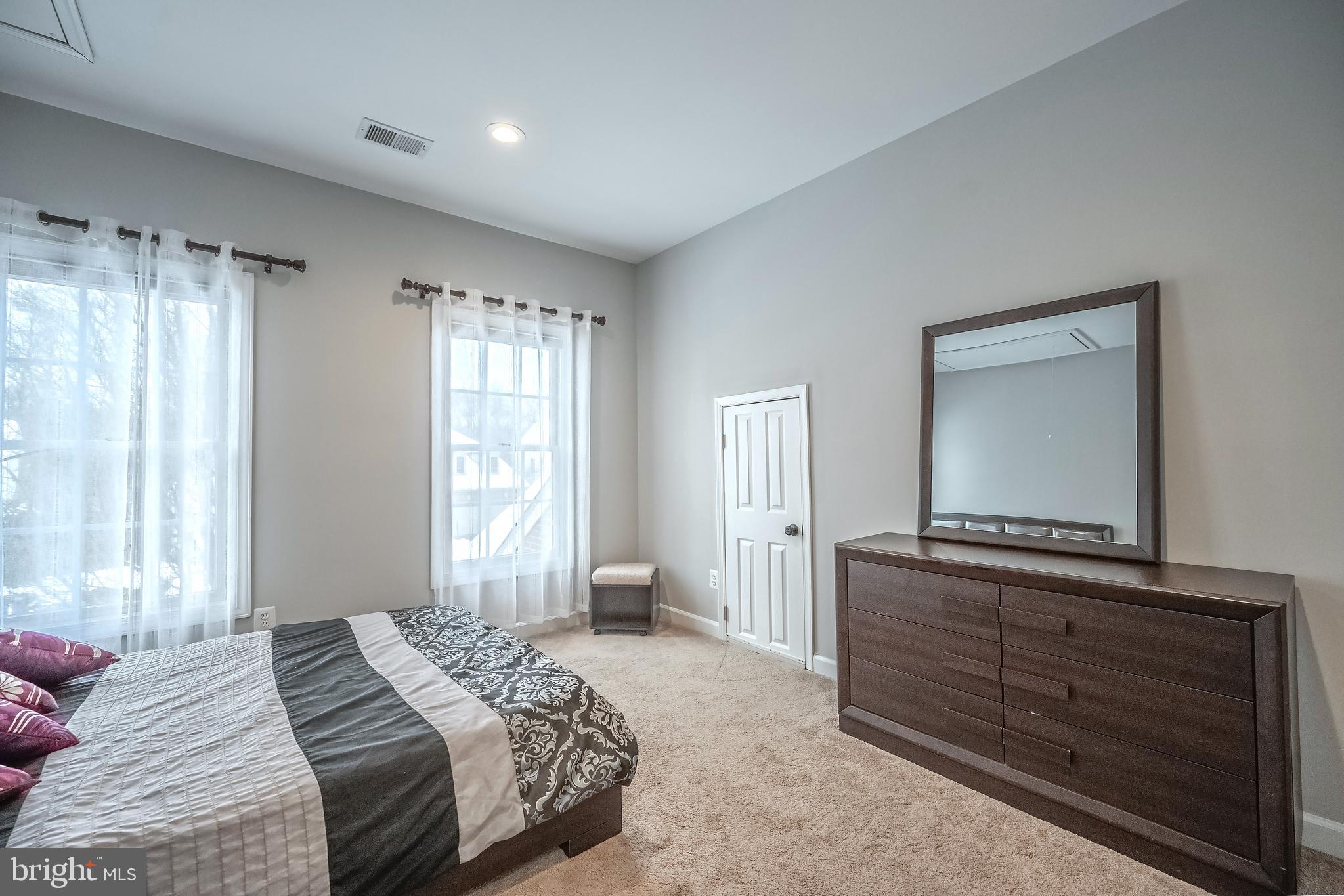 POTOMAC LAKES - Residential