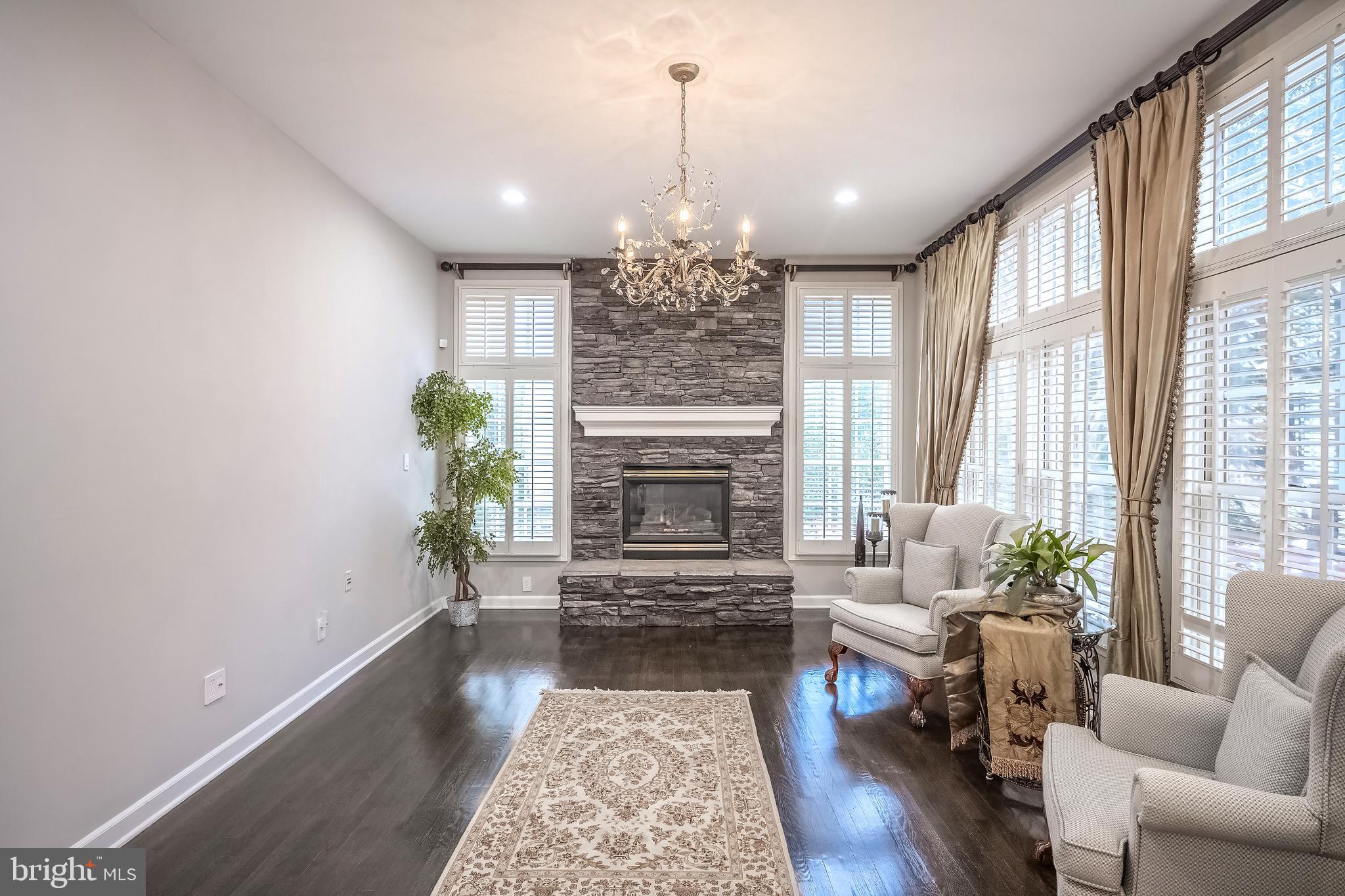 POTOMAC LAKES - Residential