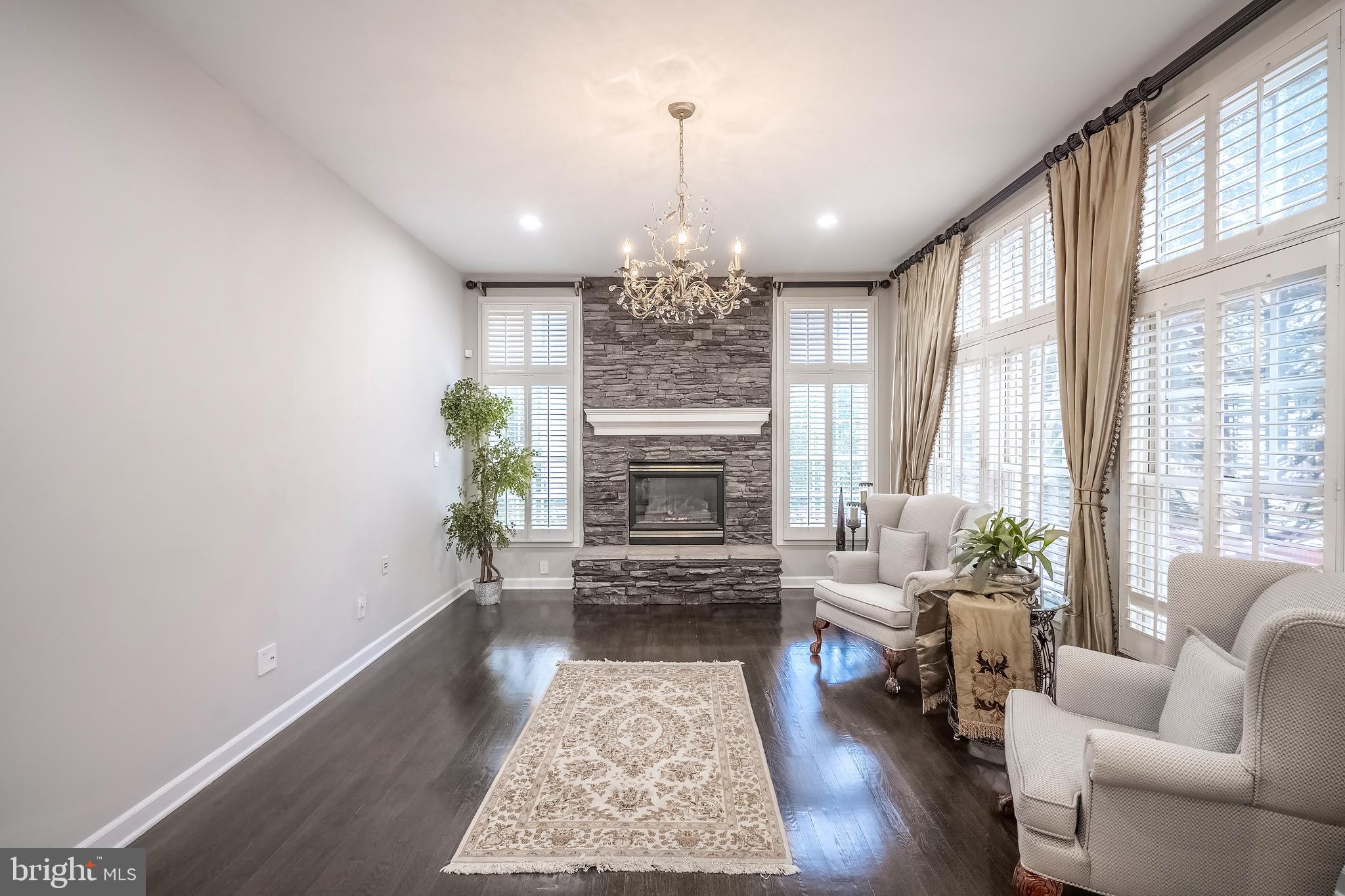 POTOMAC LAKES - Residential