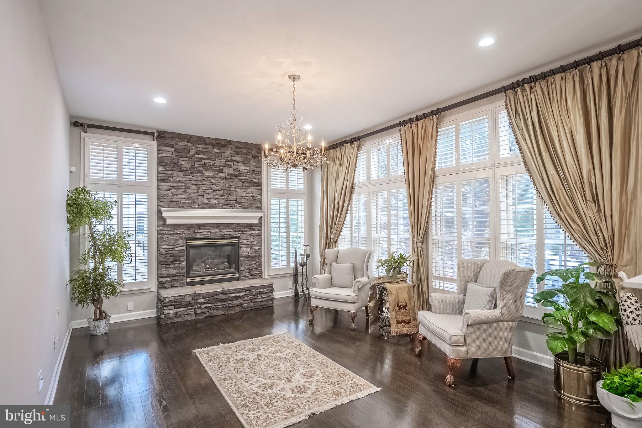 POTOMAC LAKES - Residential