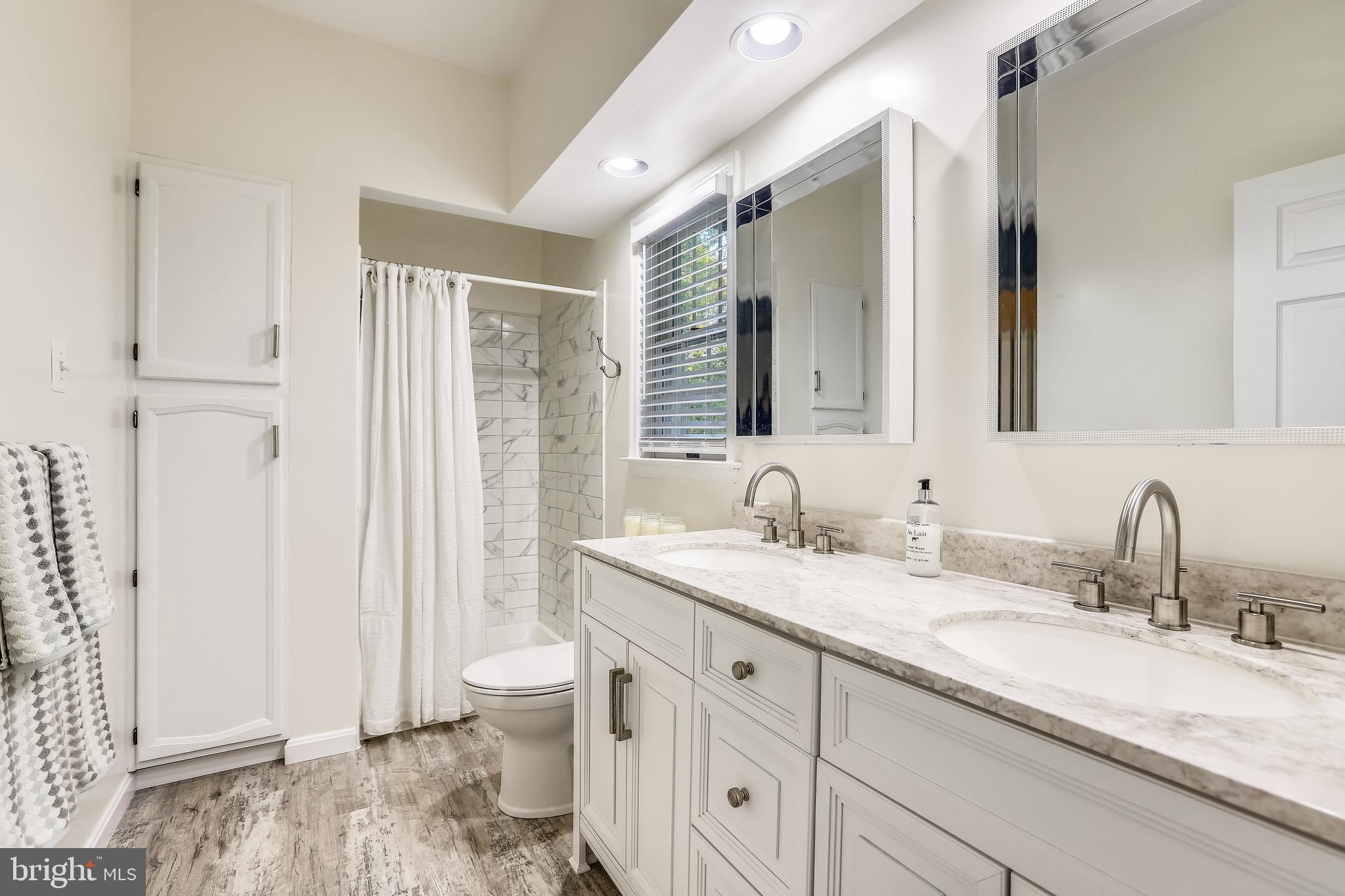 SUMMER PLACE AT RIVA TRACE - Residential