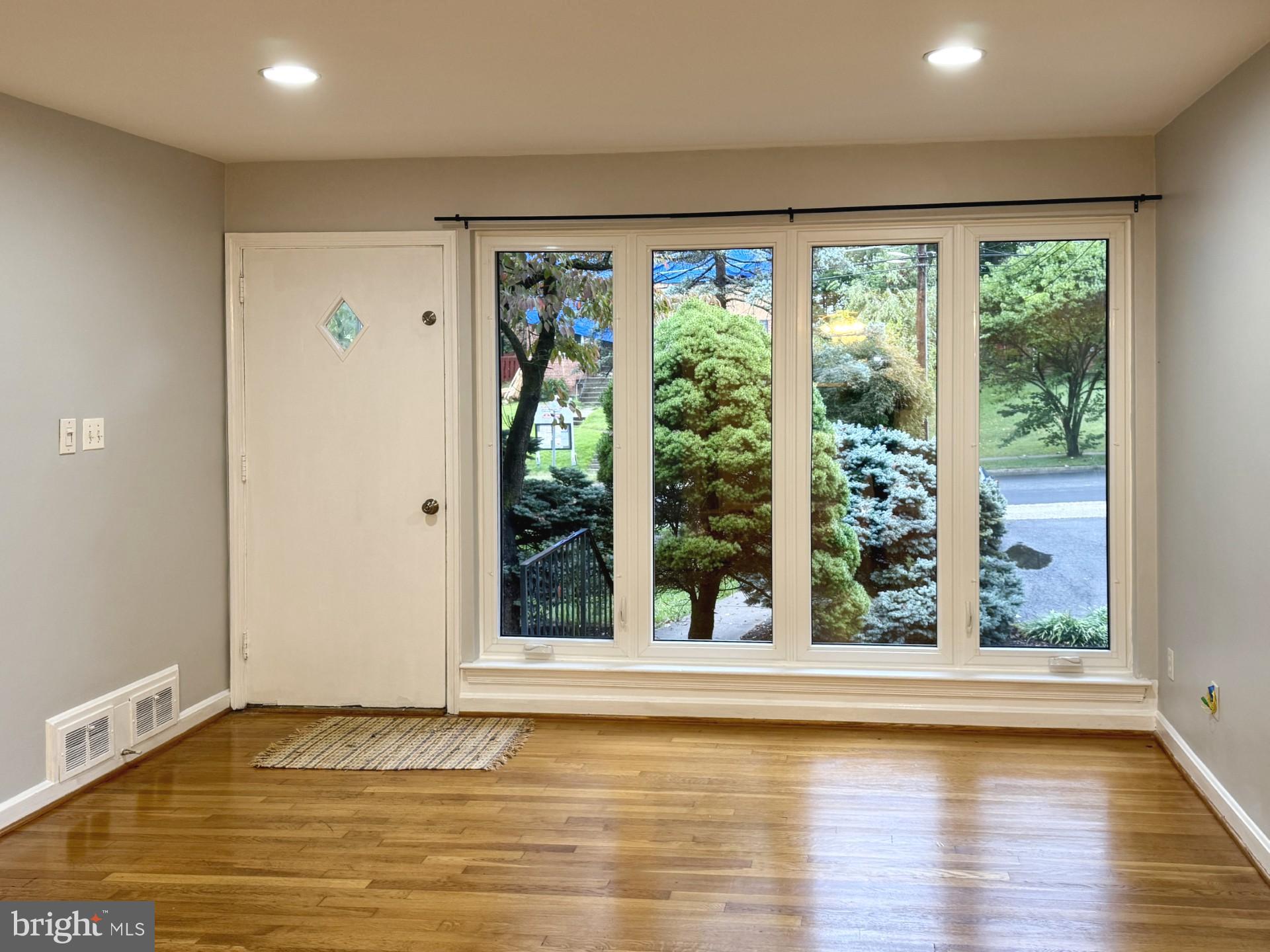 BROYHILL PARK - Residential Lease