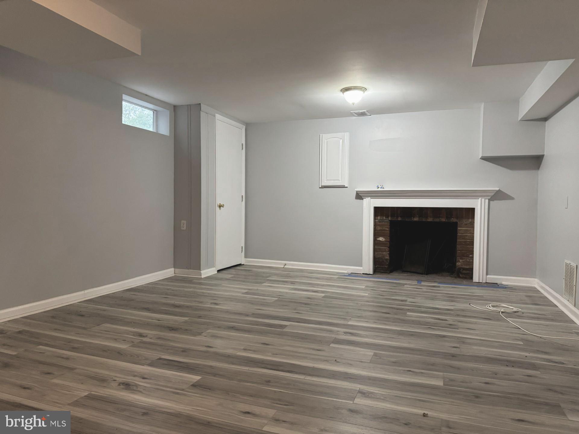 BROYHILL PARK - Residential Lease