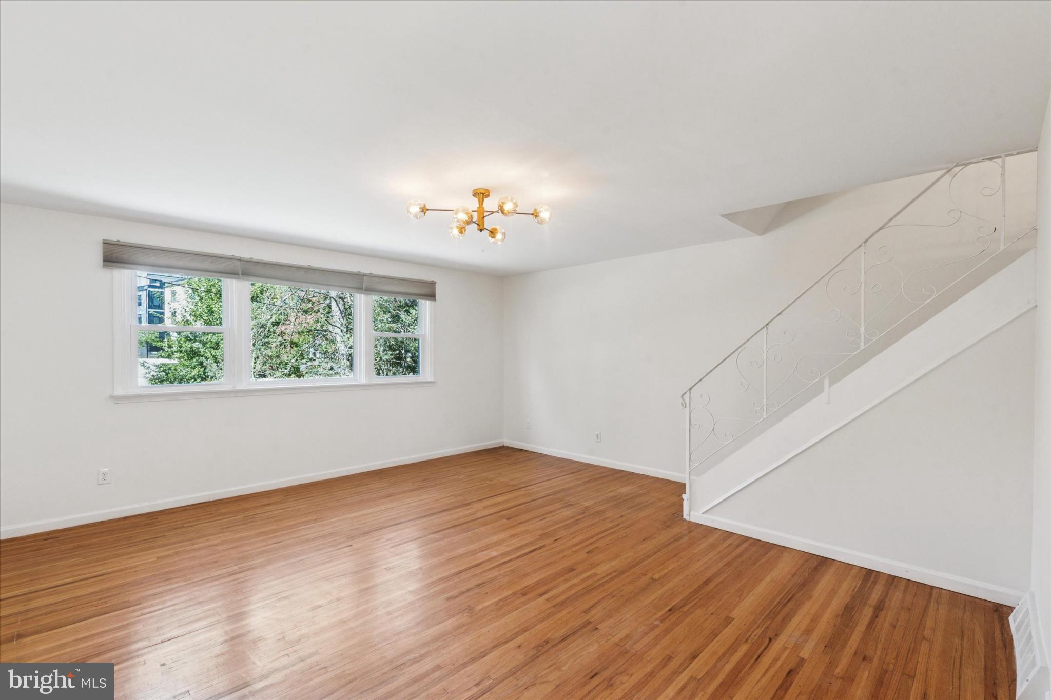 ROXBOROUGH - Residential