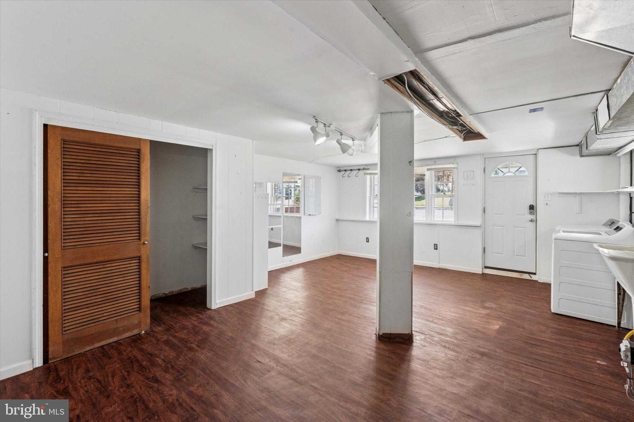 ROXBOROUGH - Residential