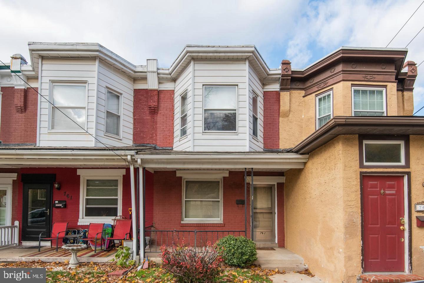 Welcome to the East End! Top of 8th Ave on Oak Street. This well maintained brick townhome offers central air, a newly installed roof, and front and back porch space. Tenants are currently occupied month-to-month.
Any showing requests would be communicated directly with the showing contact for approval. Owner is a PA Licensee
