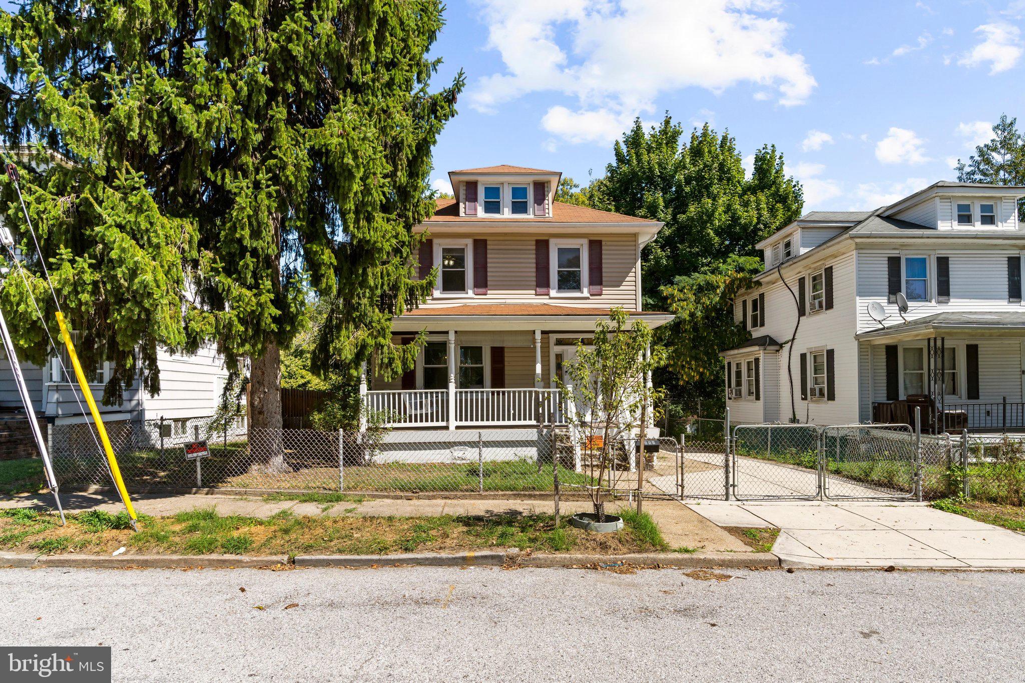 1905 DEERING AVENUE