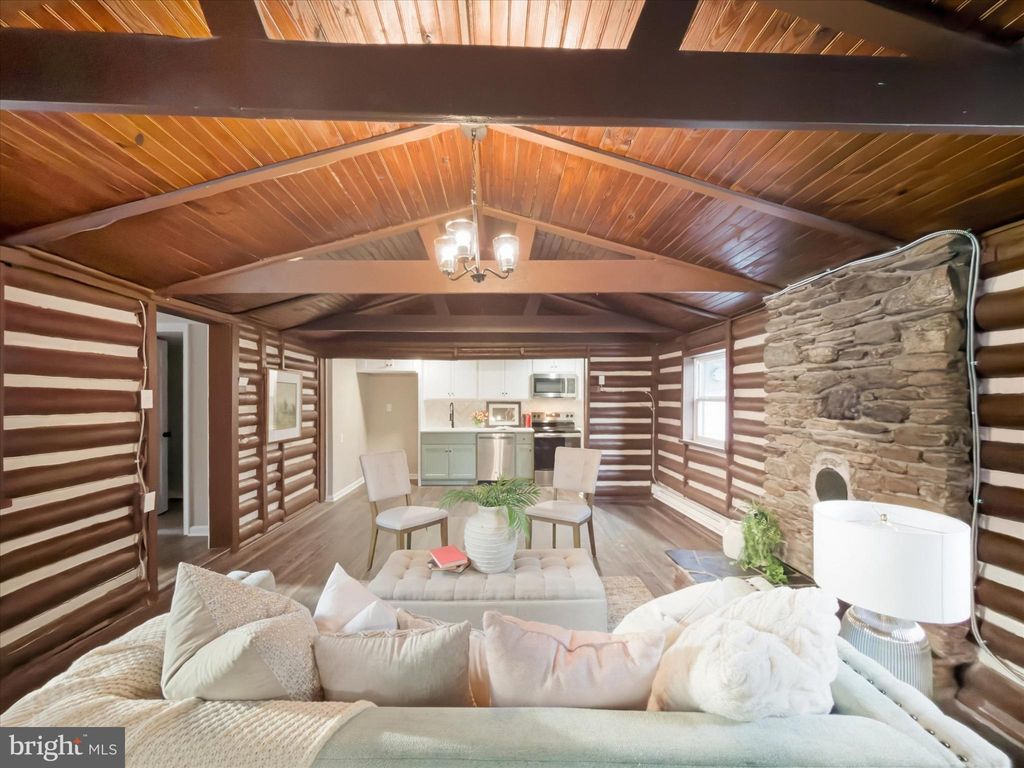 Photo of 142 Hilltop Road, DELTA, PA 17314 (MLS # PAYK2096144)