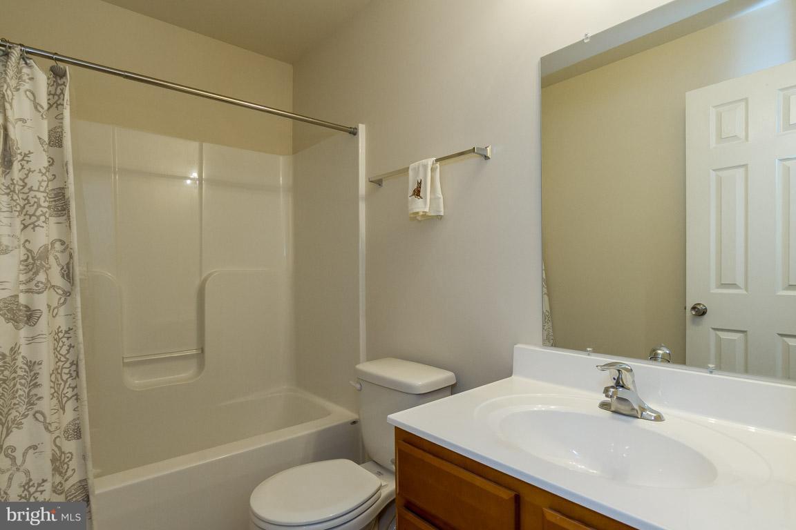 COUNTRY ACRES - Residential