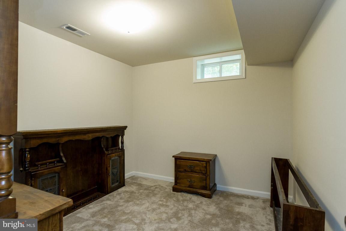 COUNTRY ACRES - Residential