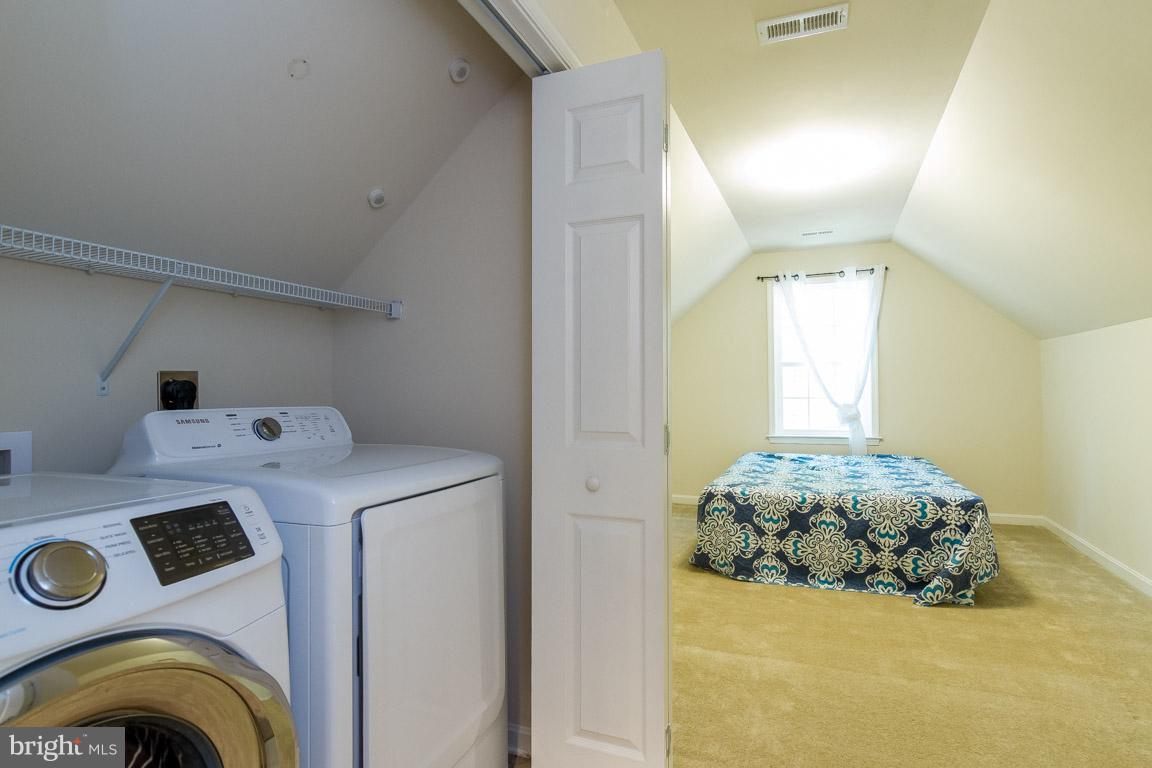 COUNTRY ACRES - Residential