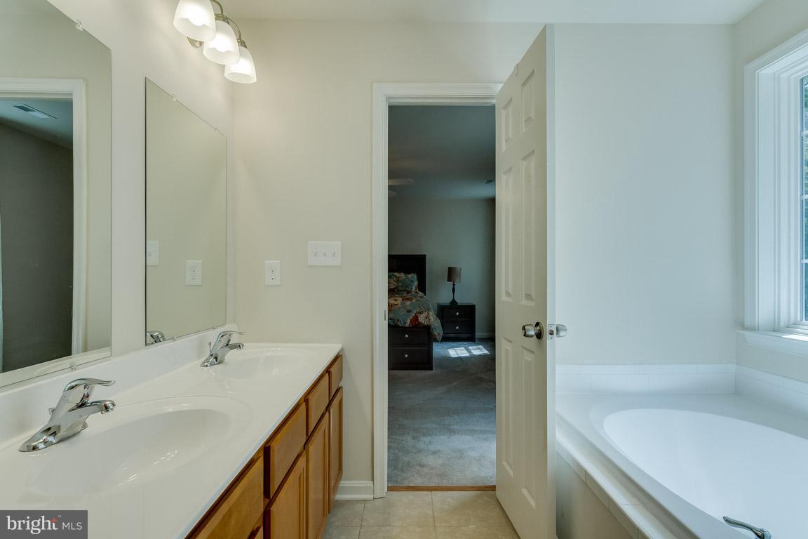 COUNTRY ACRES - Residential