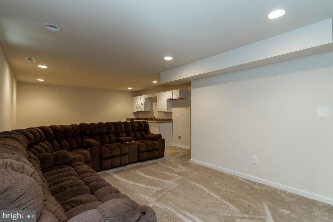 COUNTRY ACRES - Residential