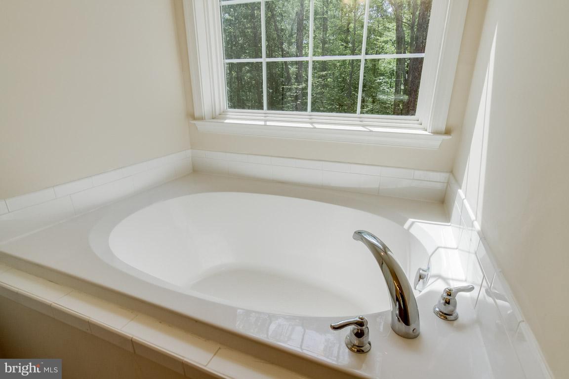 COUNTRY ACRES - Residential