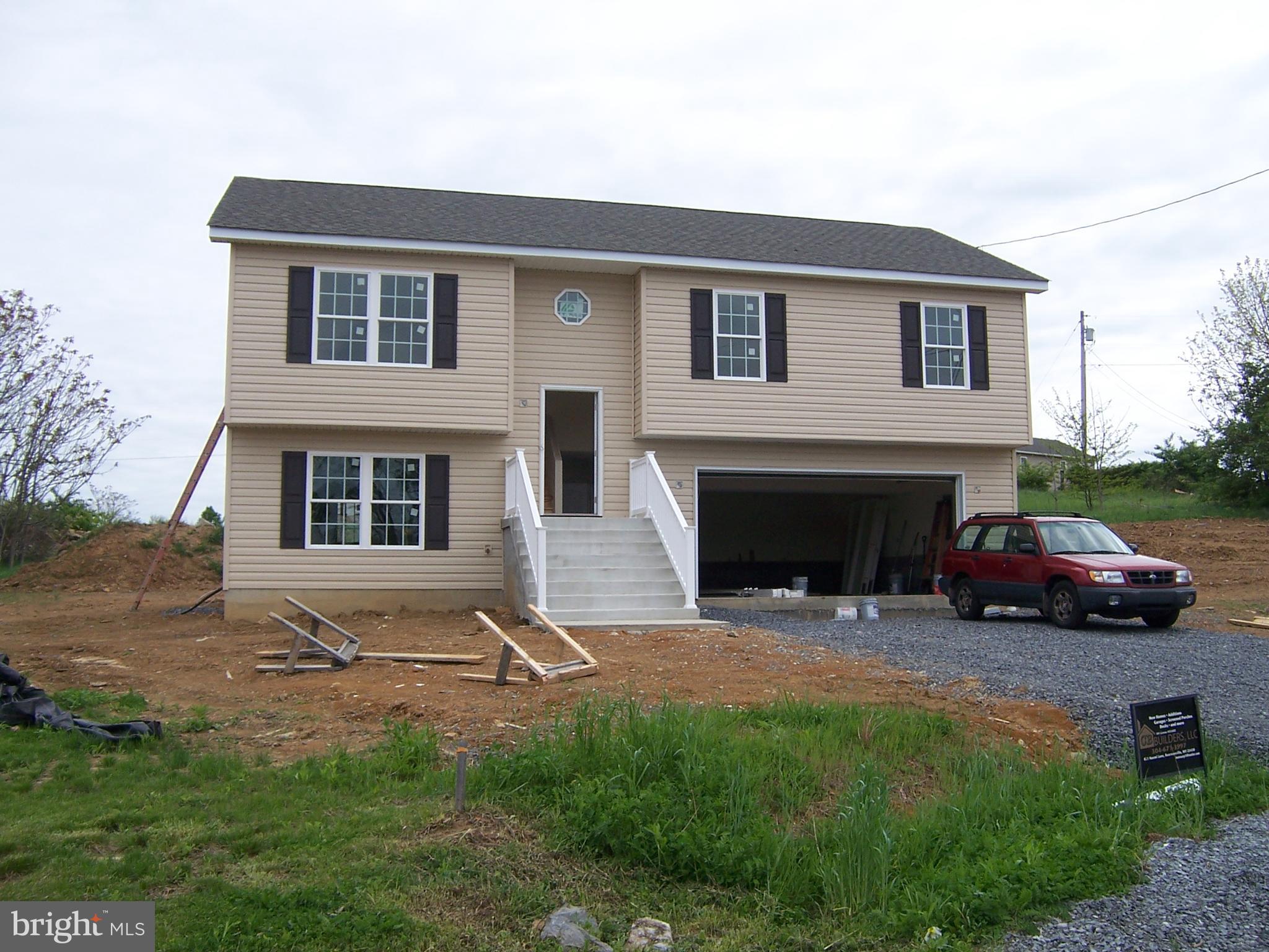 NEW SPLIT FOYER WITH FINISH LOWER AREA-3 BEDROOMS AND 3 FULL BATHS-LARGE 2 CAR GARAGE DECK OFF BACK 10X12 OPEN LIV AN KIT AN DINNING AREA HUGE-3 BEDROOMS AN 2 FULL BATHS ON MAIN LEVEL 1 OF THEM IS IN MASTER BEDROOM,LARGE LOT APROX .45 OF AC. IN SIDE OF CUL-DE-SAC -