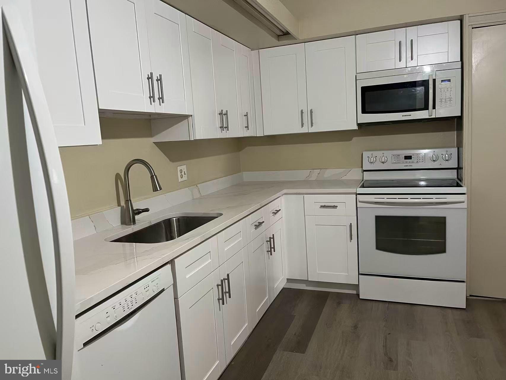 31 STONEHENGE CIRCLE 10