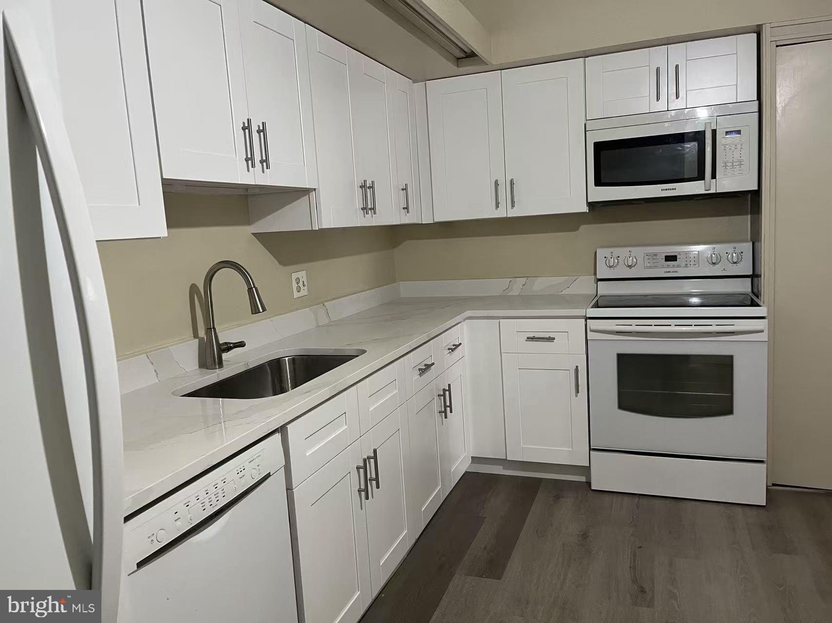31 STONEHENGE CIRCLE 10