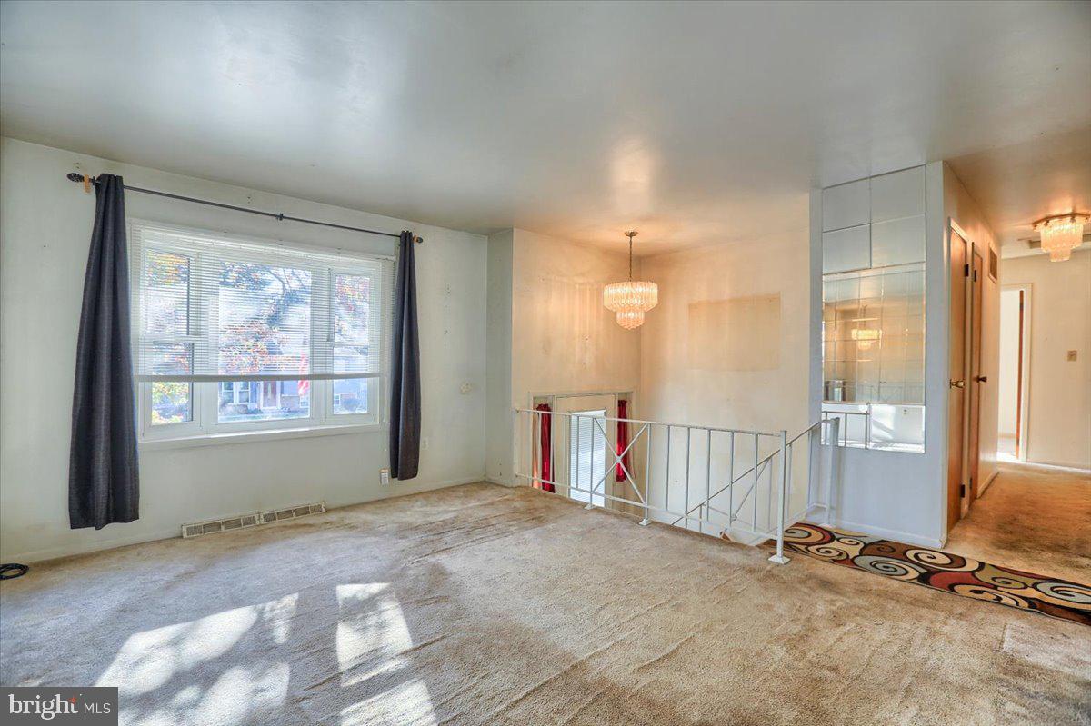 SPRING MANOR - Residential