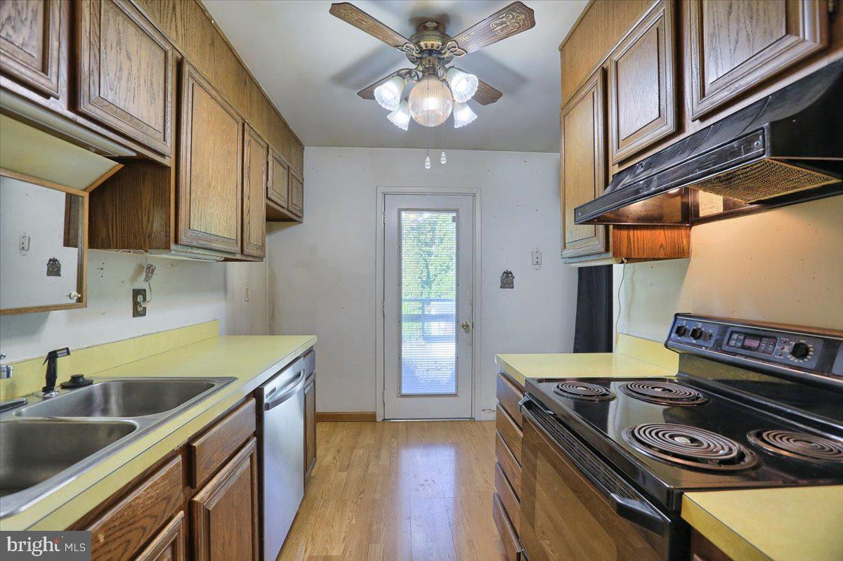 SPRING MANOR - Residential