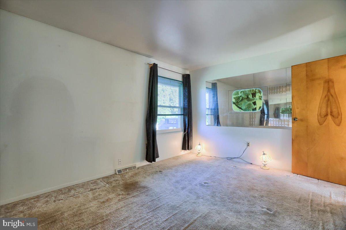 SPRING MANOR - Residential