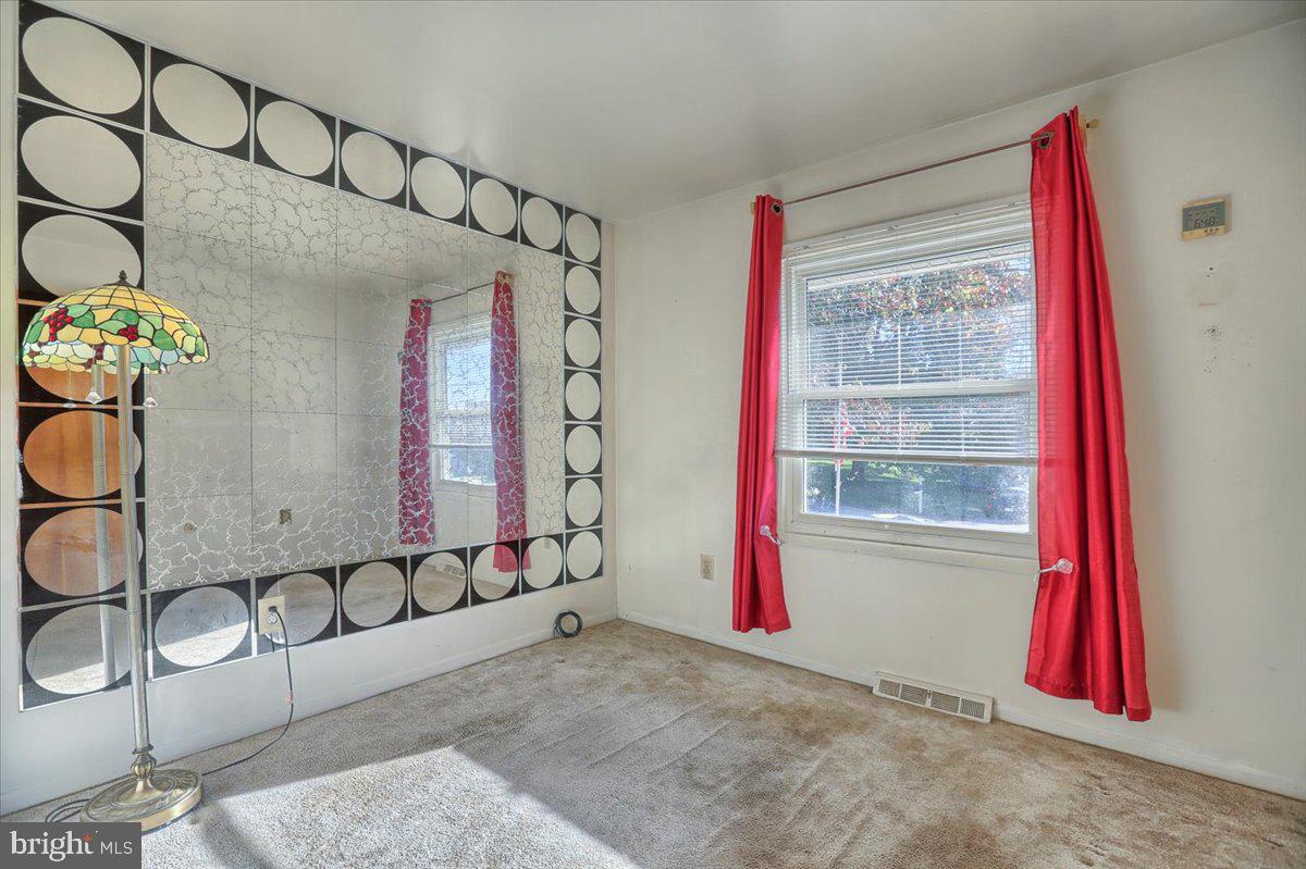 SPRING MANOR - Residential