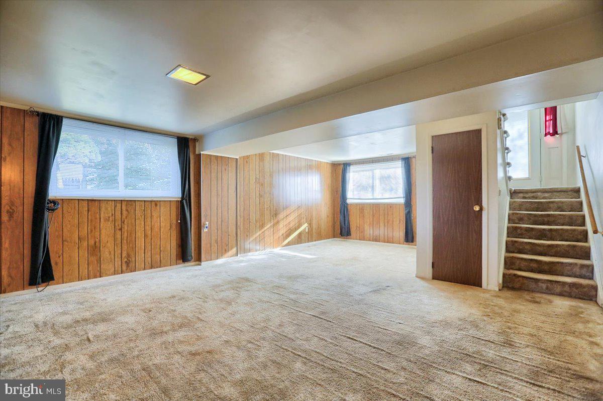 SPRING MANOR - Residential