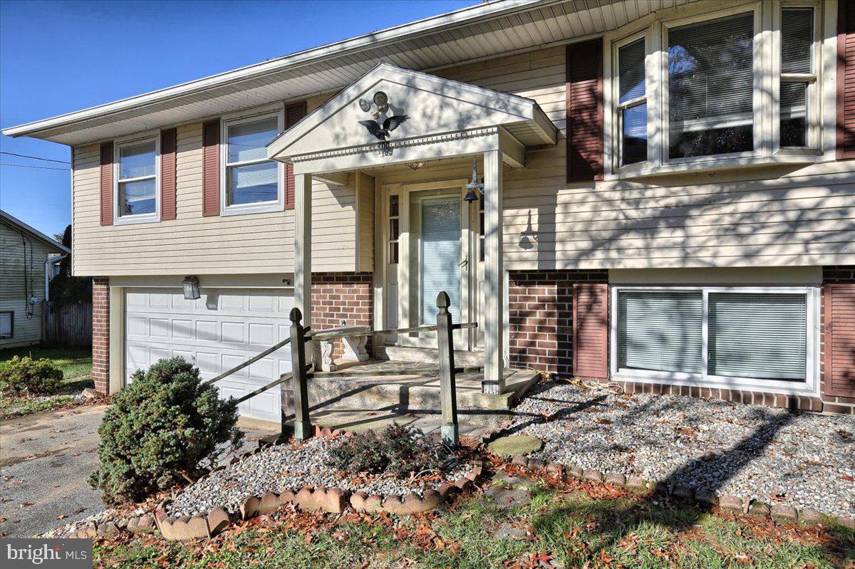 SPRING MANOR - Residential