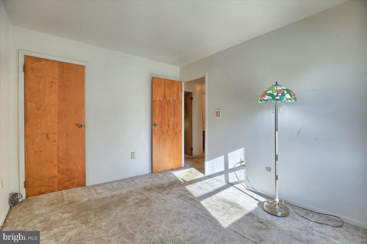 SPRING MANOR - Residential