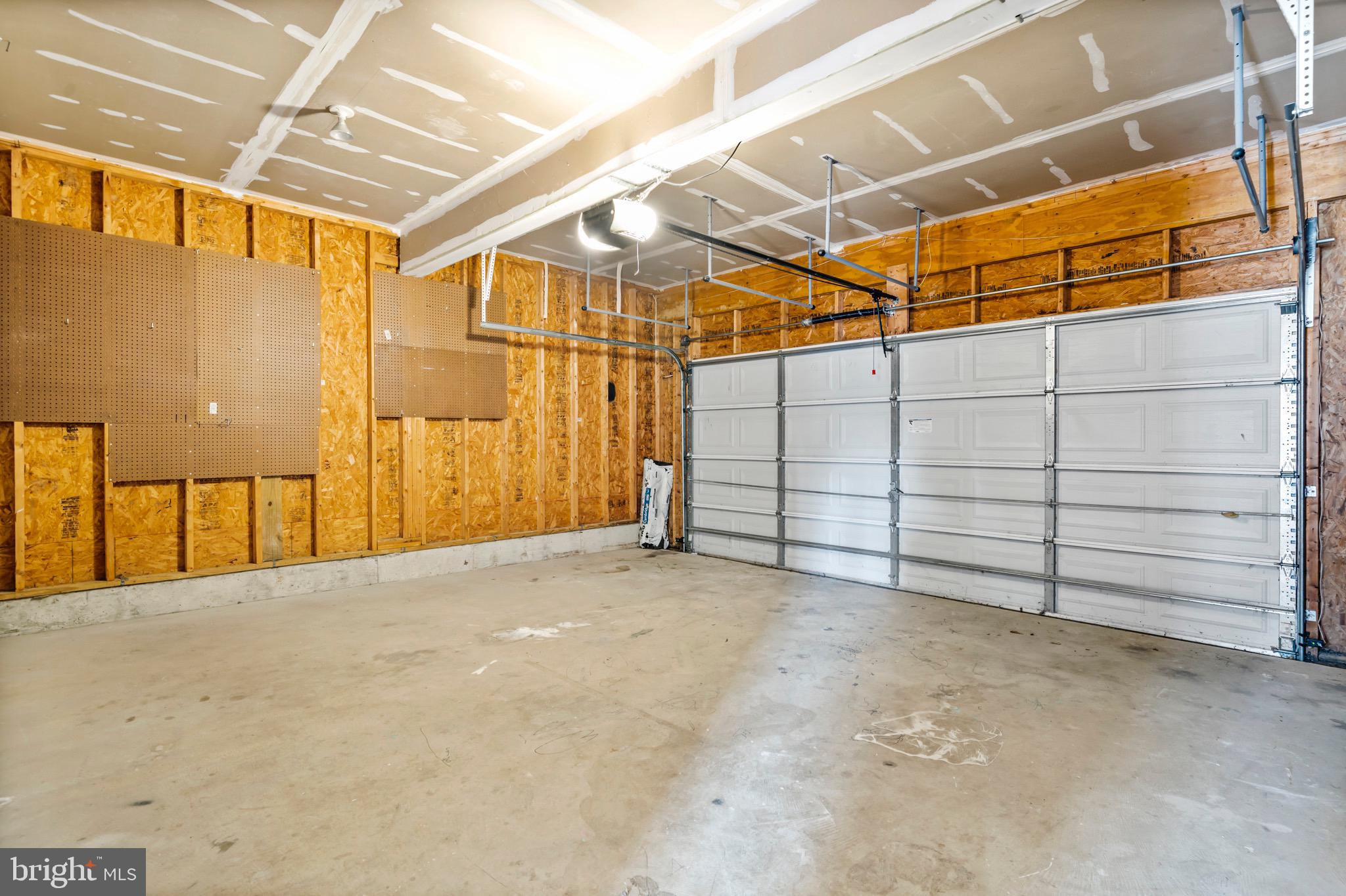 EMERALD HILLS ESTATES - Residential Lease