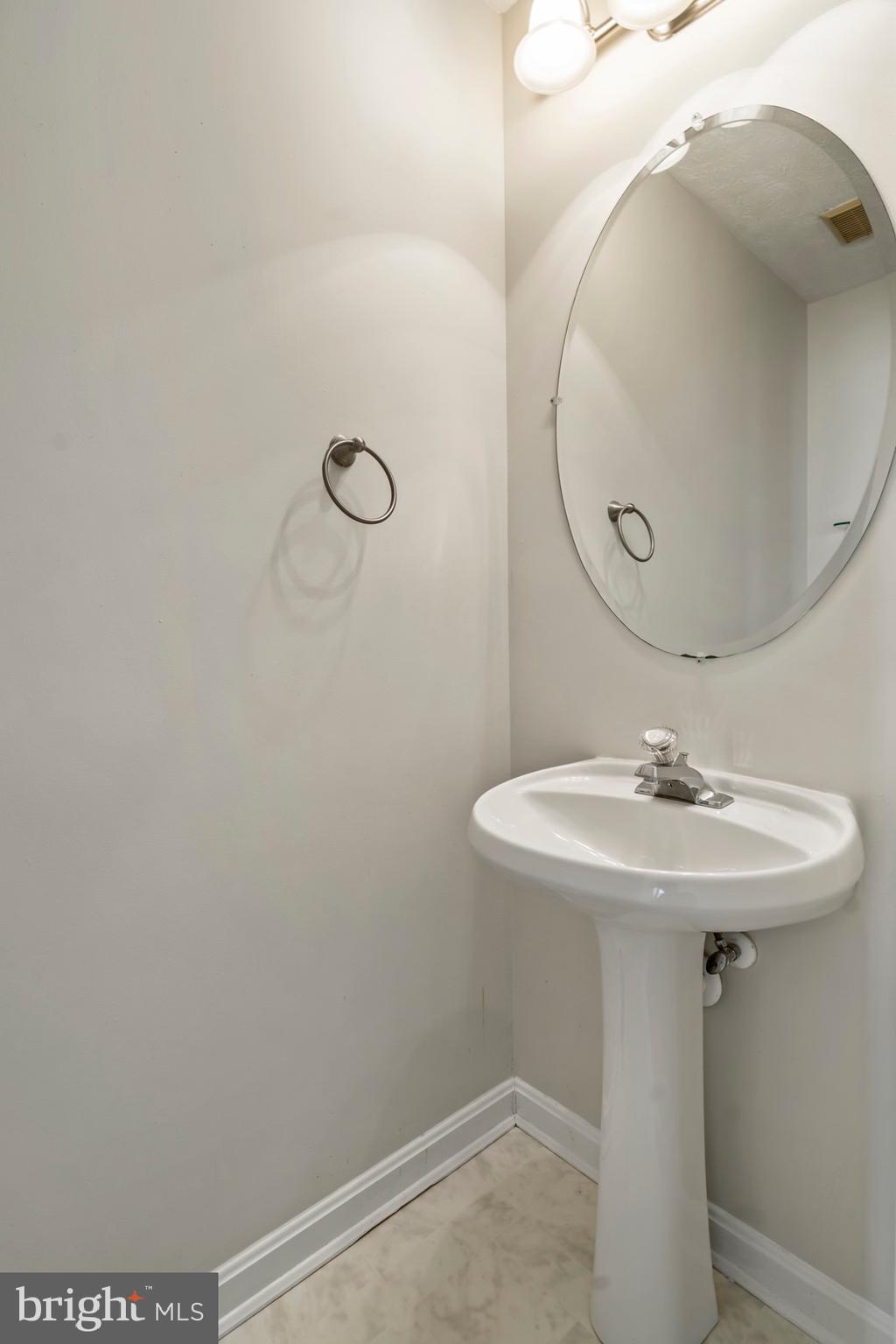 EMERALD HILLS ESTATES - Residential Lease