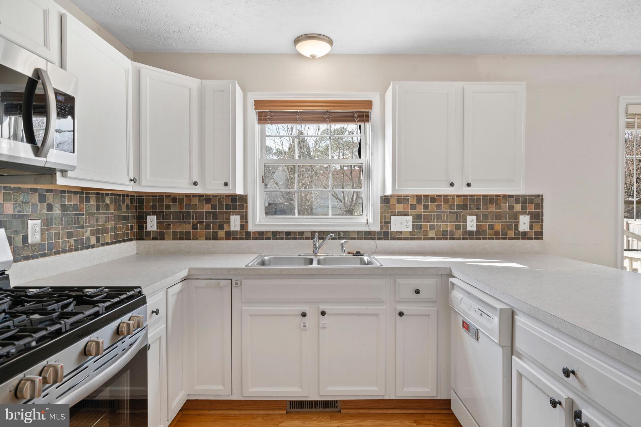 EMERALD HILLS ESTATES - Residential Lease