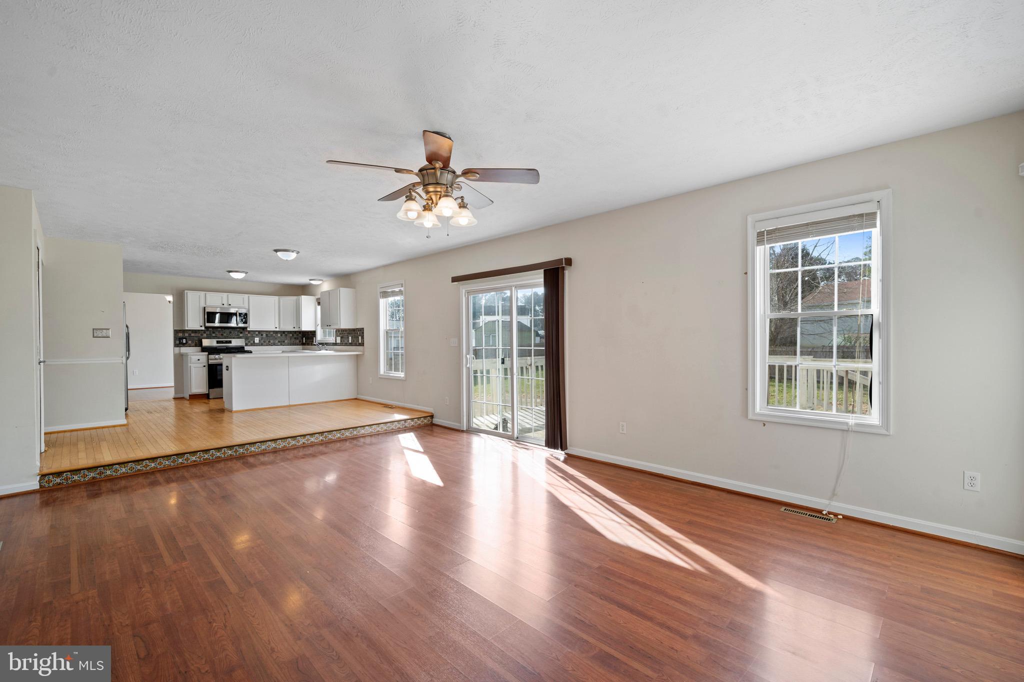 EMERALD HILLS ESTATES - Residential Lease