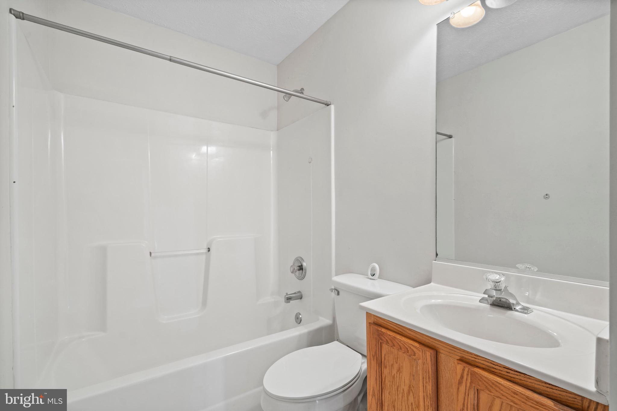 EMERALD HILLS ESTATES - Residential Lease