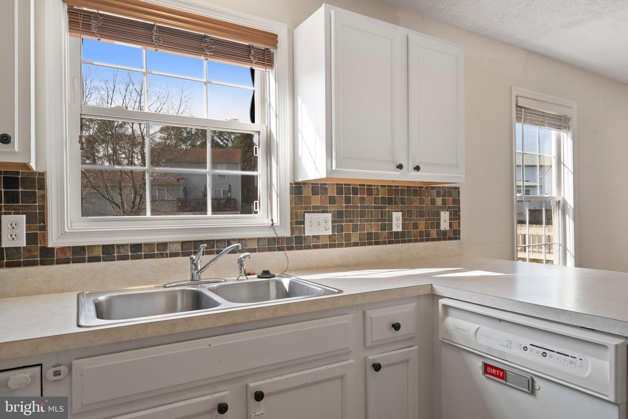 EMERALD HILLS ESTATES - Residential Lease